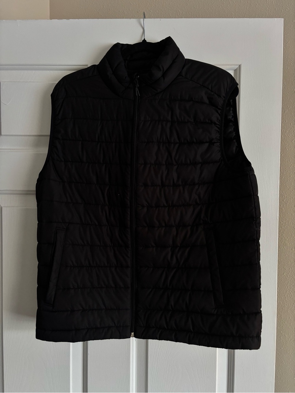 Aeropostale black puffer vest | Men’s L
